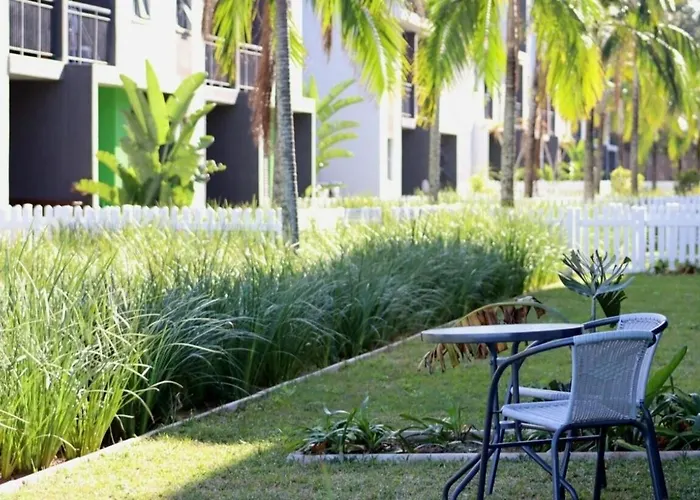 Ballito Groves Apartment-Sleeps 4 -Pool -Gym