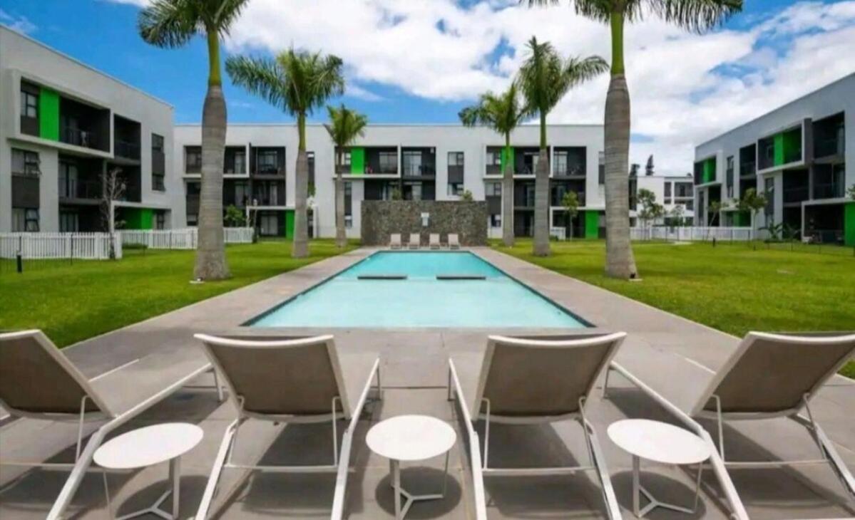 Apartment Groves Apartment-sleeps 4 -pool -gym *