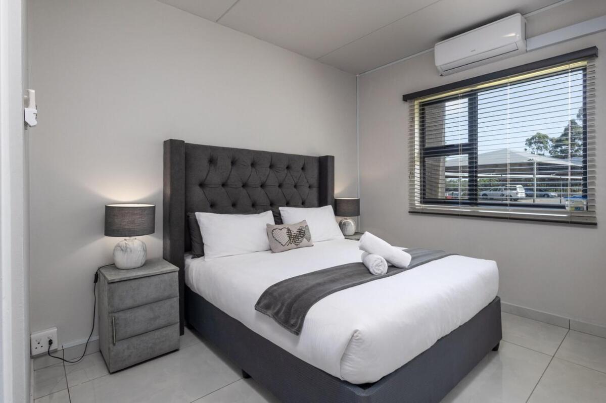 Apartment Groves Apartment-sleeps 4 -pool -gym *