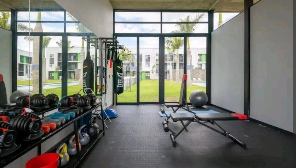 Apartment Groves Apartment-sleeps 4 -pool -gym