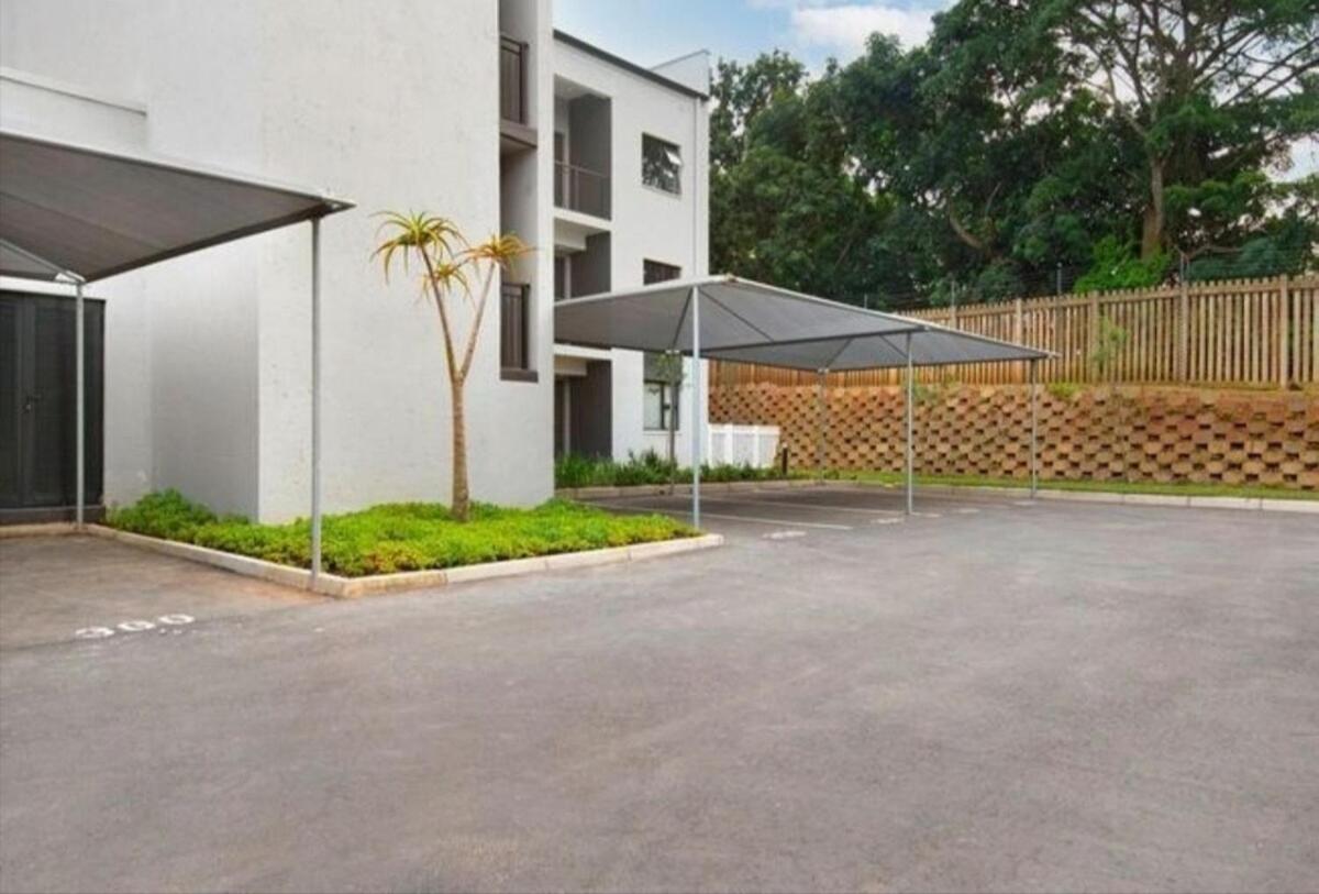 Apartment Groves Apartment-sleeps 4 -pool -gym *